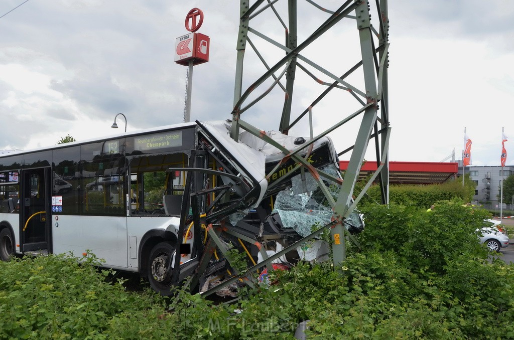 Schwerer Bus Unfall Koeln Porz Gremberghoven Neuenhofstr P370.JPG - Miklos Laubert